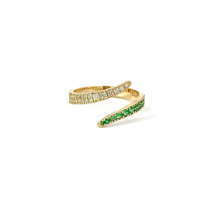 Bague torsadée en diamant et émeraude verte