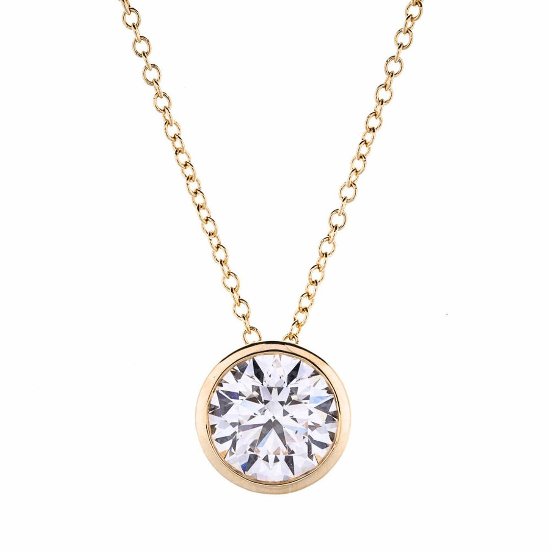 Pendentif solitaire à serti clos rond 2 carats 14 carats