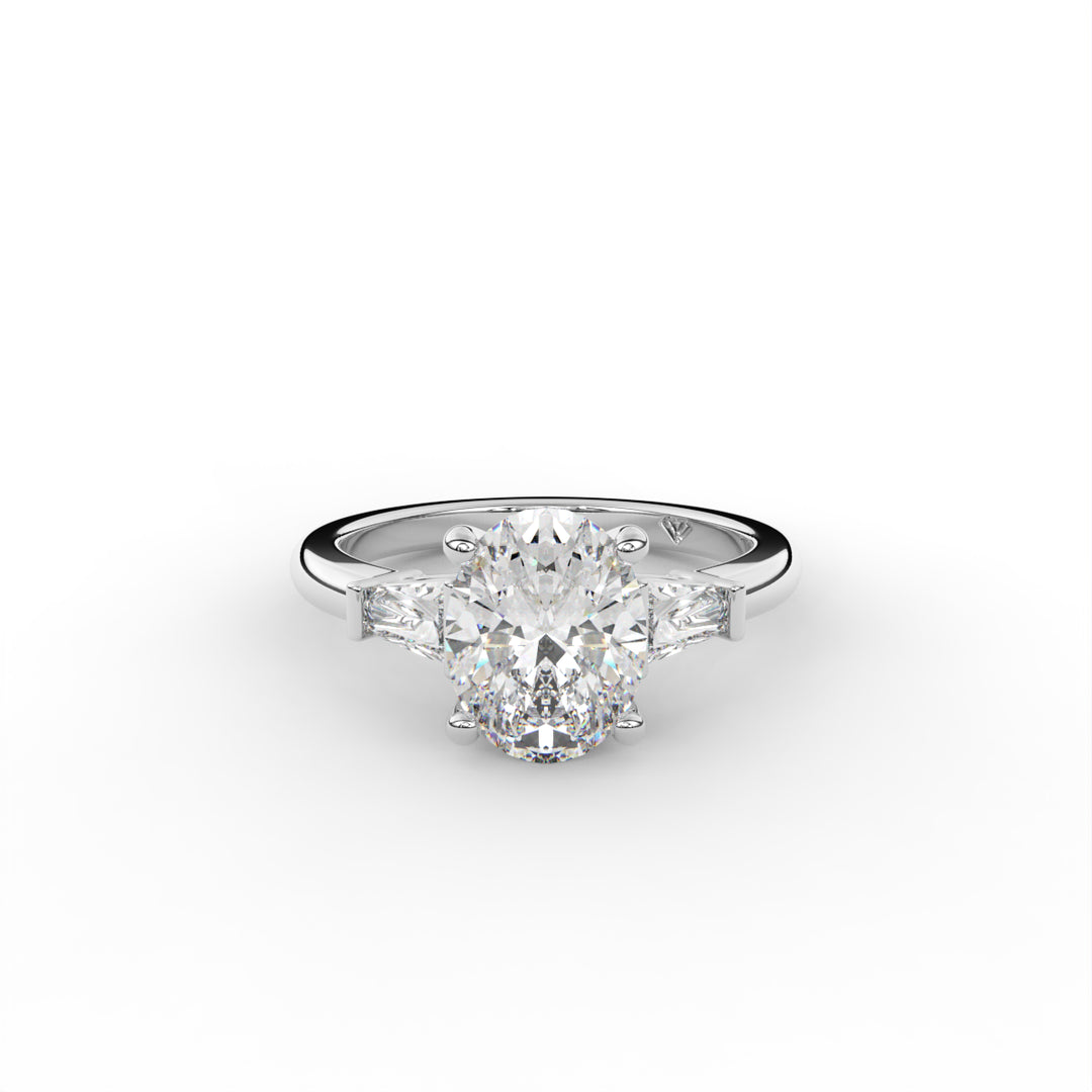 Alice - Bague de fiançailles en or blanc 14 carats avec accents baguette conique