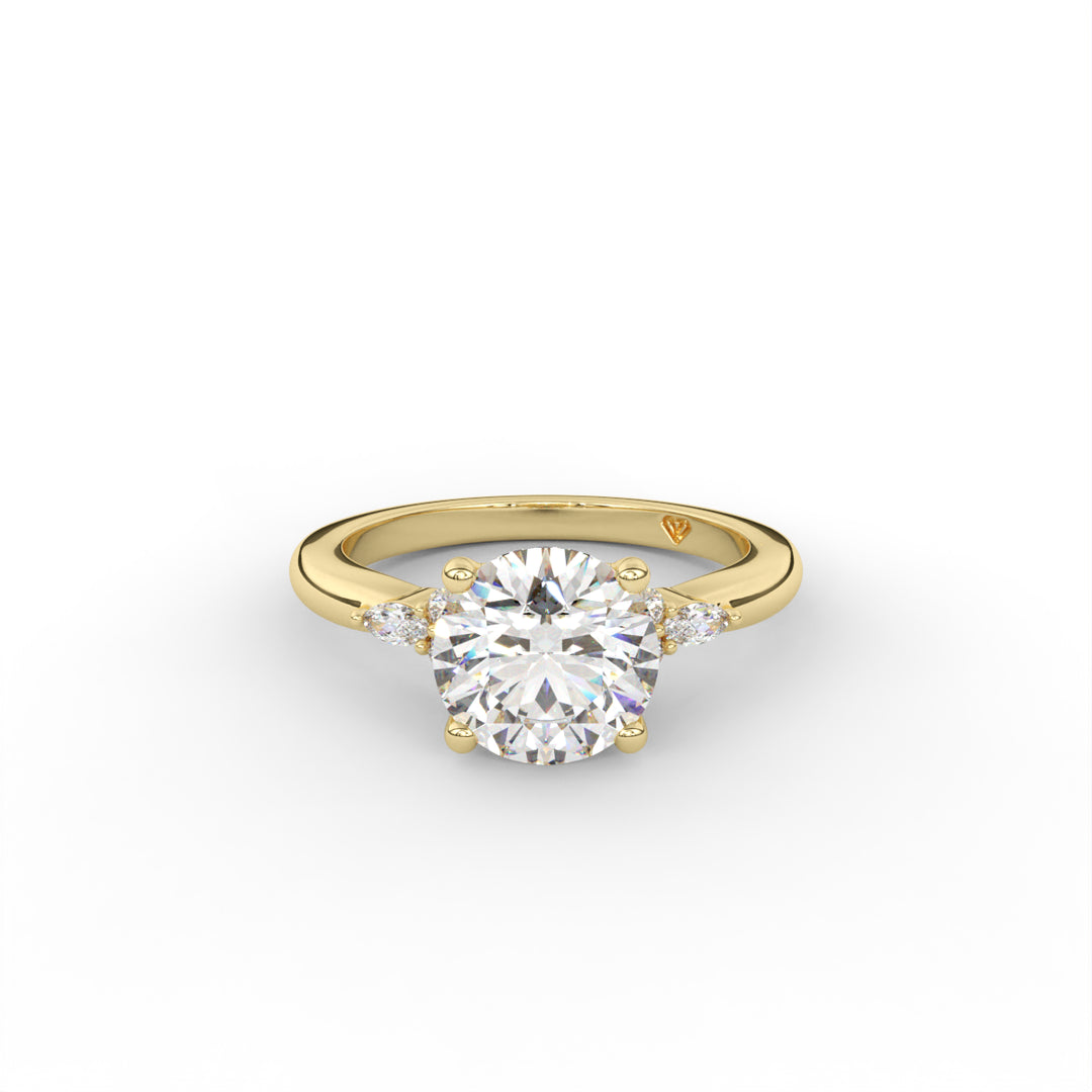 Margaret - Bague de fiançailles en or jaune 14 carats avec accents ronds et marquise Old Money